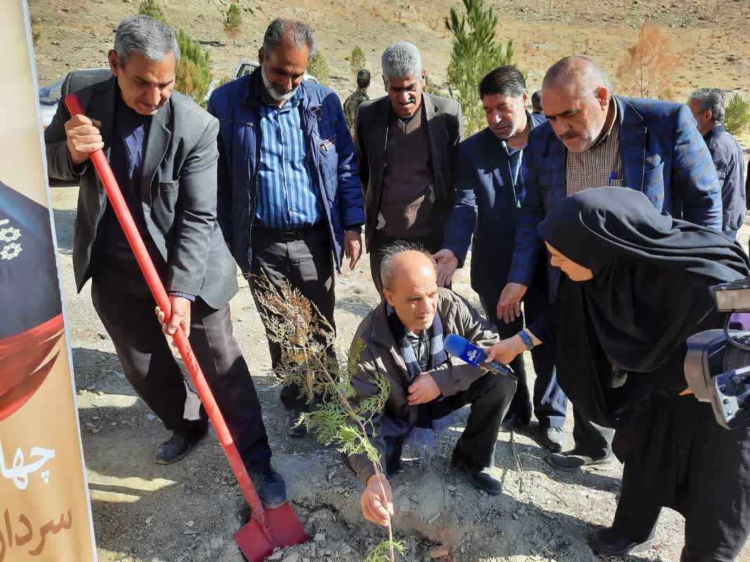 کاشت نهال به یاد شهدای غریب اسارت4