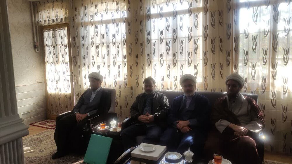 عیادت حوزویان کاشان از روحانی آزاده دوران دفاع مقدس2