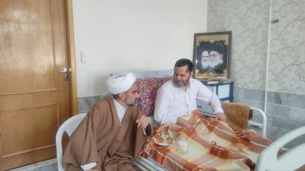 عیادت حوزویان کاشان از روحانی آزاده دوران دفاع مقدس3