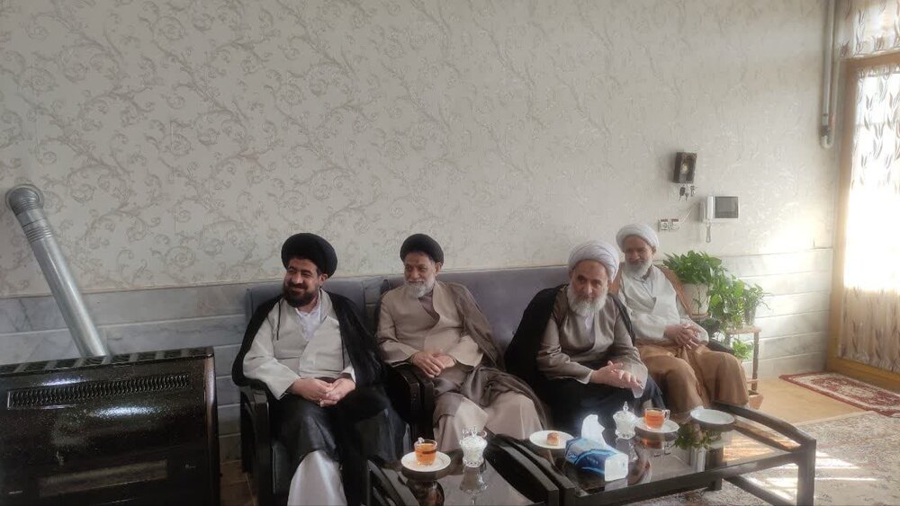 عیادت حوزویان کاشان از روحانی آزاده دوران دفاع مقدس4