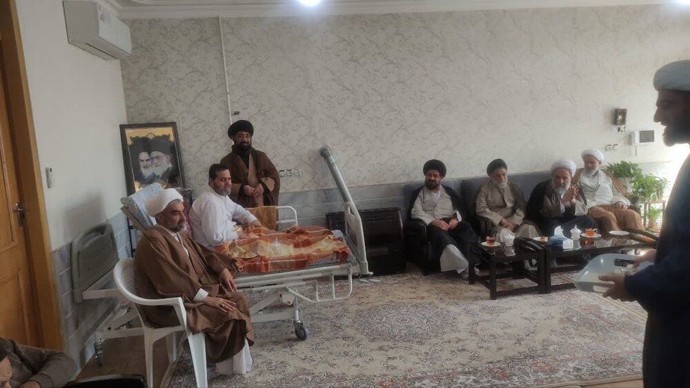 عیادت حوزویان کاشان از روحانی آزاده دوران دفاع مقدس5