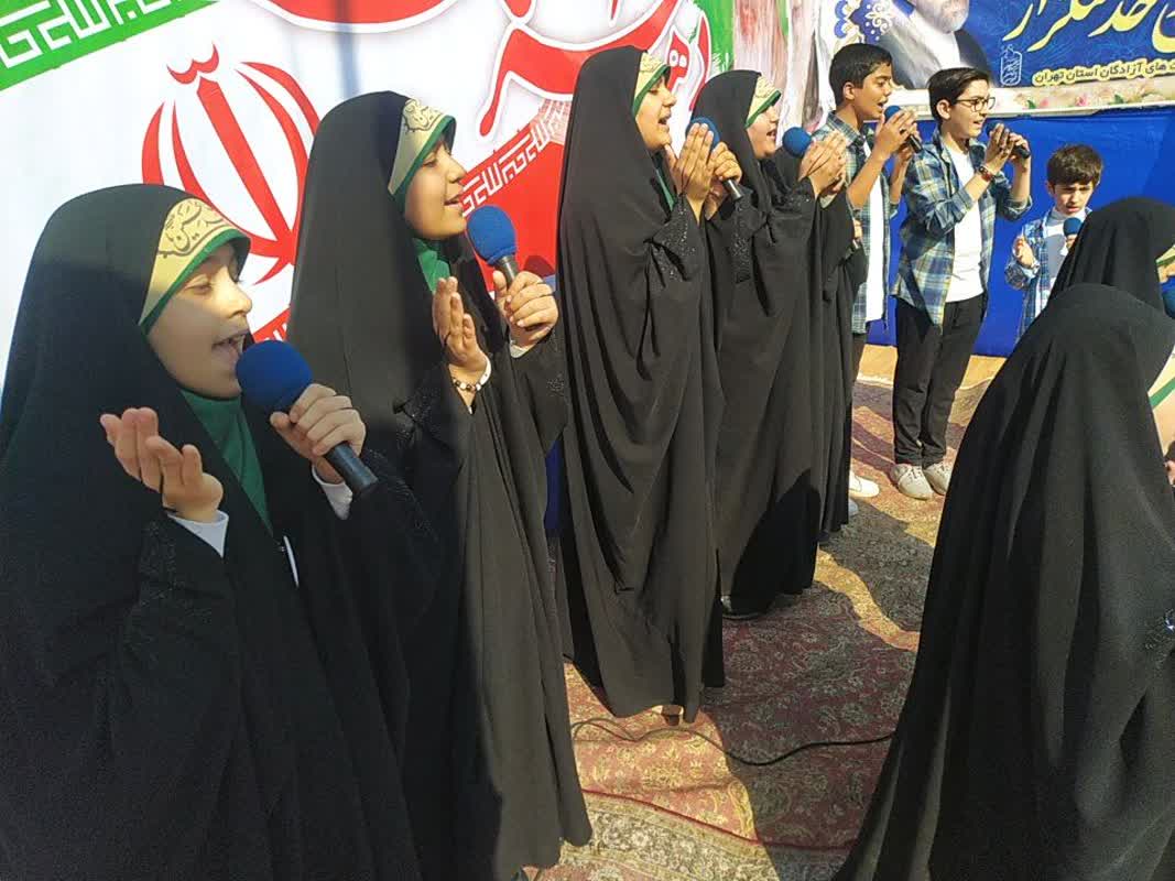 جشن سالگرد پیروزی انقلاب با برپایی غرفه‌های میز خدمت و اجرای سرود3