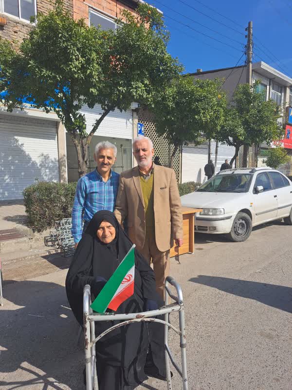 تصاویری از حضور آزادگان مازندرانی همرا با خانواده در راهپیمایی 22 بهمن28