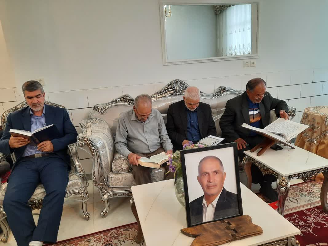 تصاویر| قرائت جزء بیست و هفتم قرآن کریم به سبک دوران اسارت2