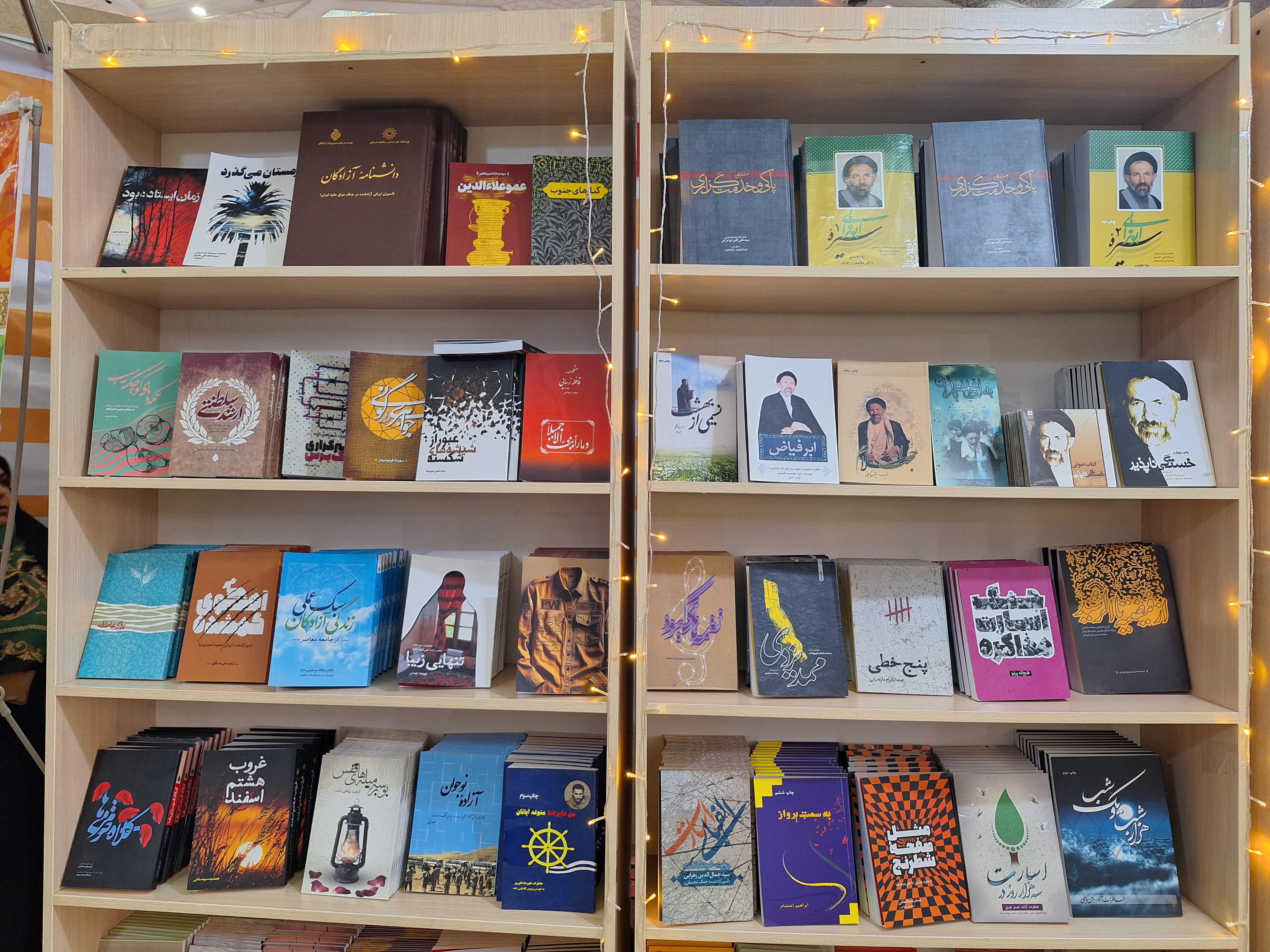 تصاویری از غرفه انتشارات پیام آزادگان در نمایشگاه کتاب تهران3