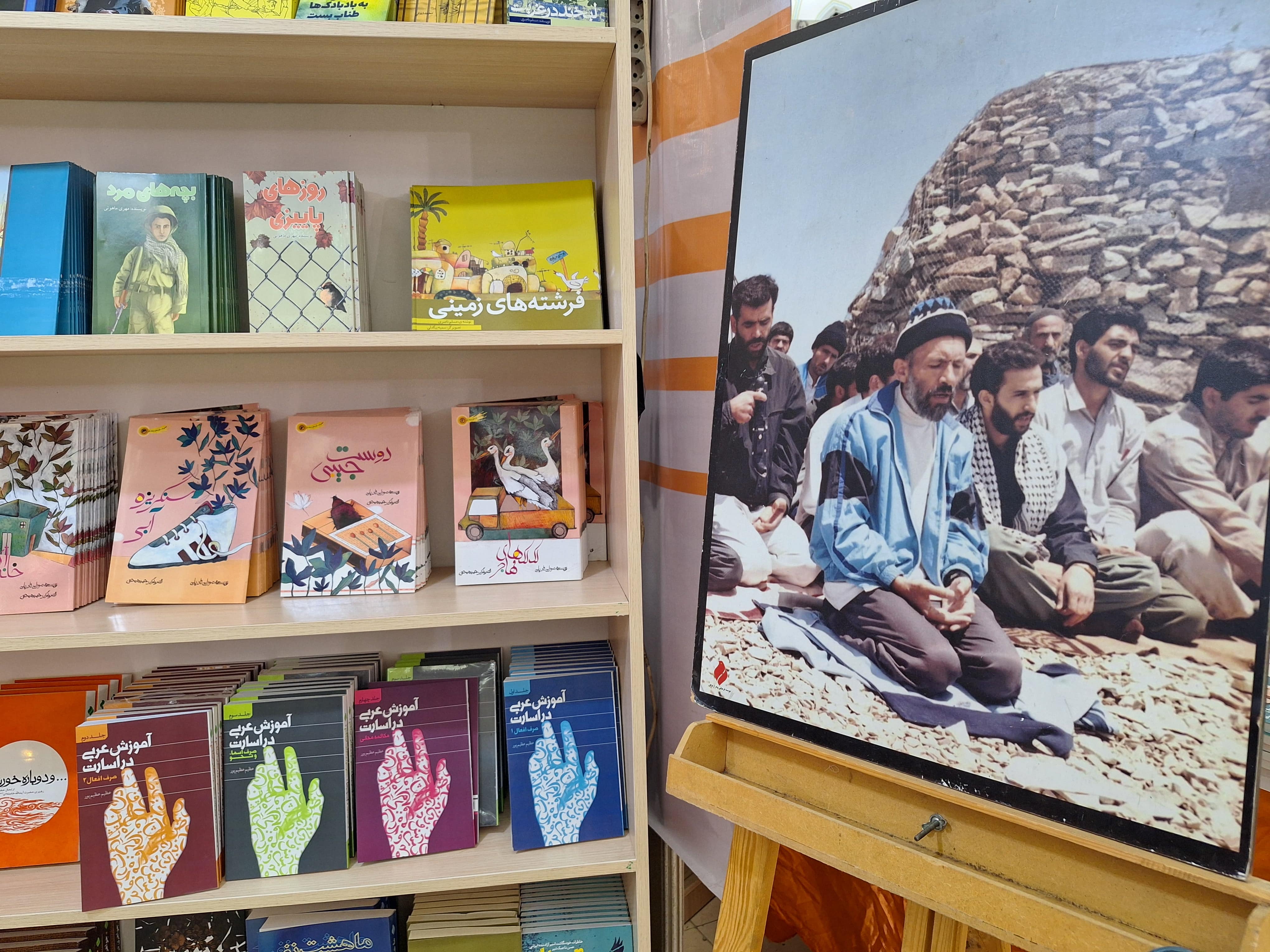 تصاویری از غرفه انتشارات پیام آزادگان در نمایشگاه کتاب تهران9