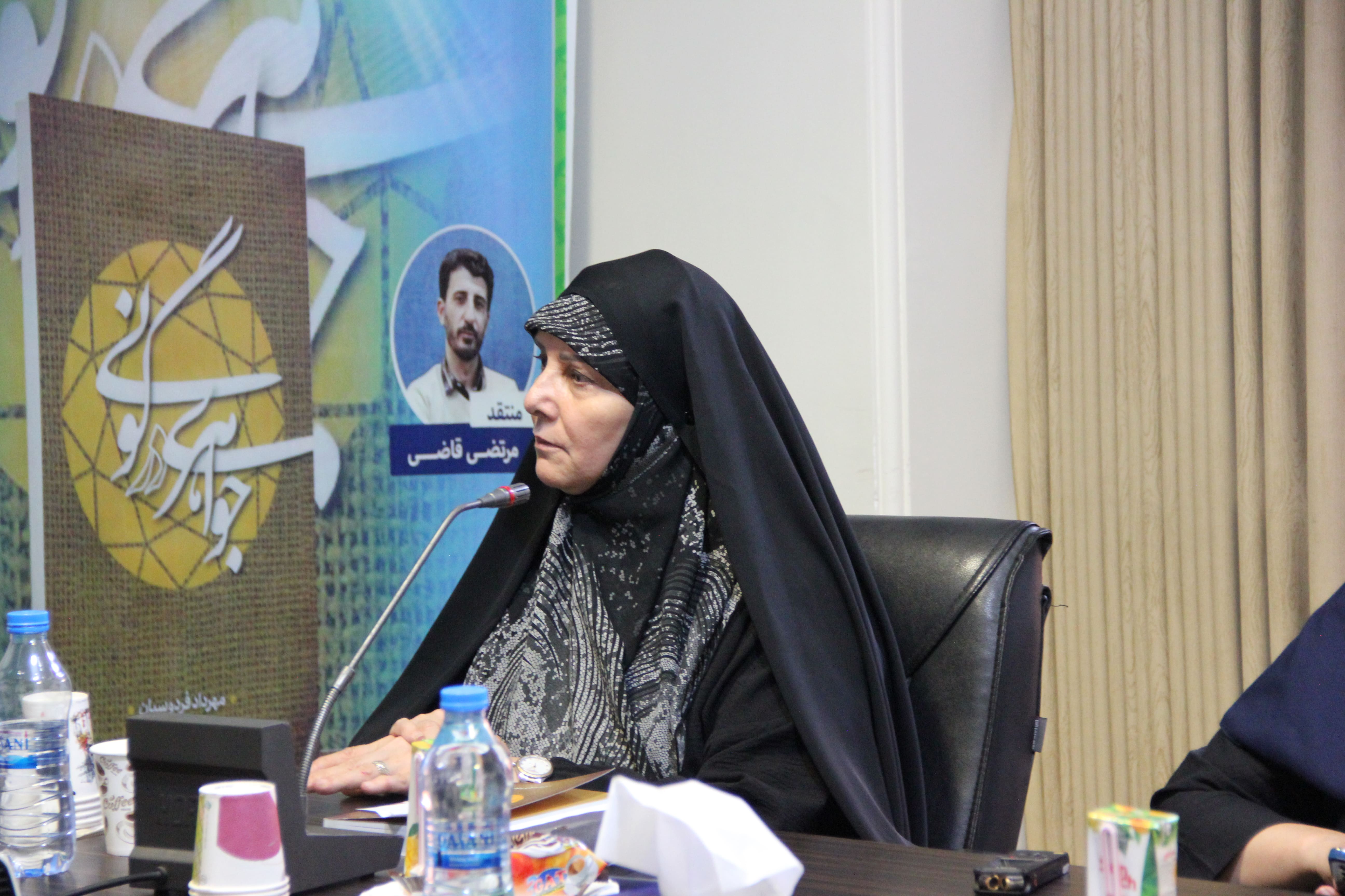 تصاویر| نشست نقد و بررسی کتاب جواهری در گونی4