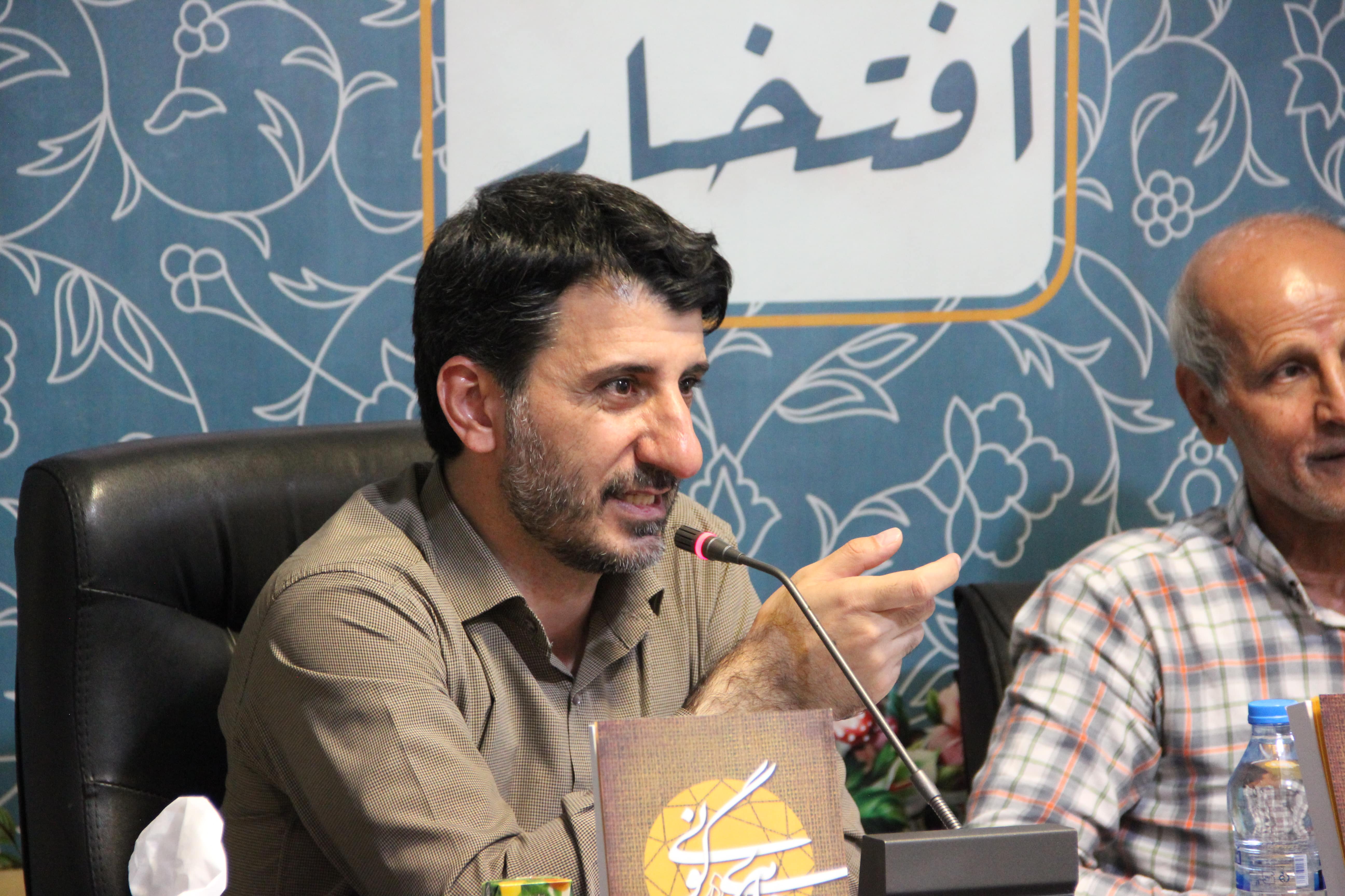 تصاویر| نشست نقد و بررسی کتاب جواهری در گونی9