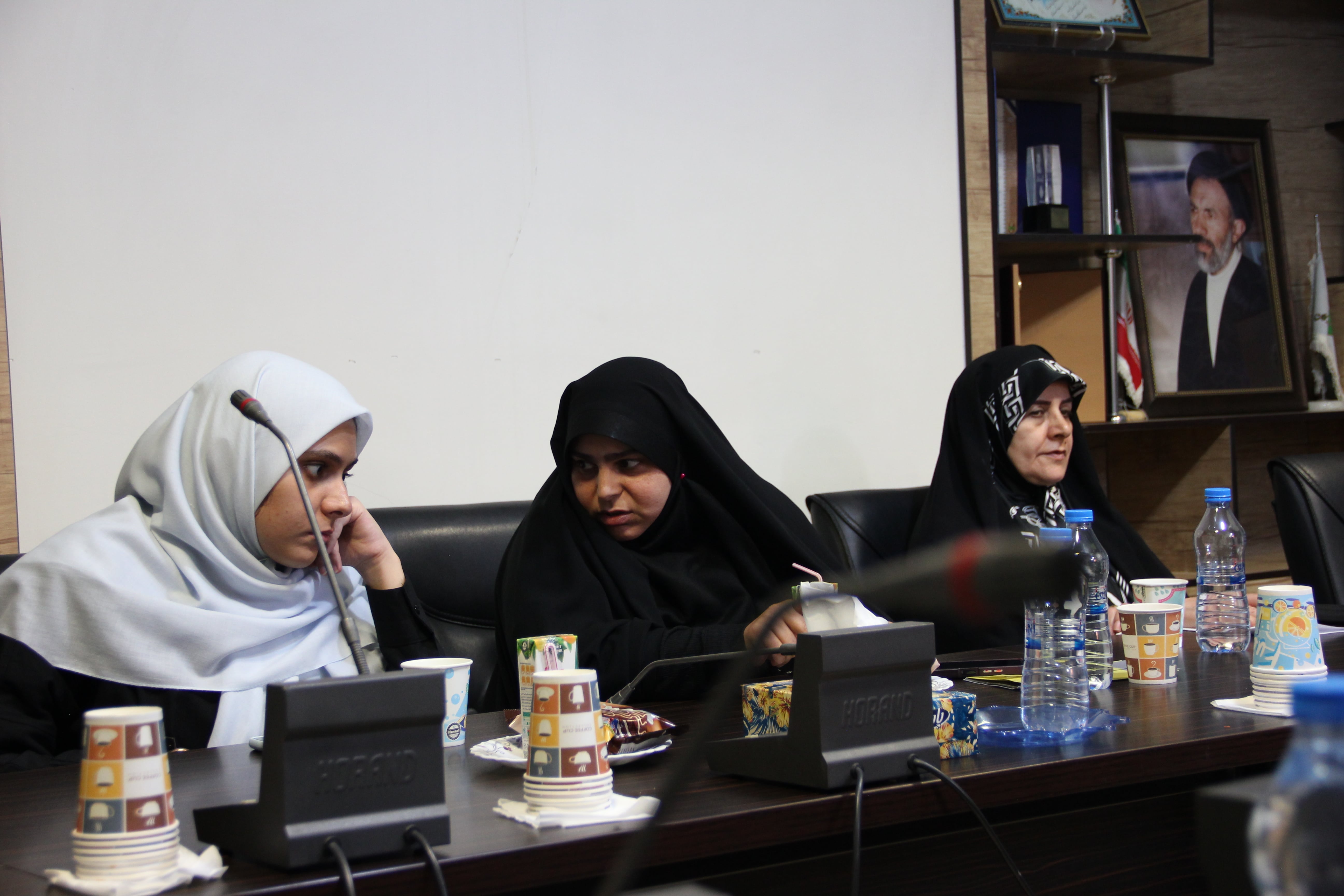 تصاویر| نشست نقد و بررسی کتاب جواهری در گونی14