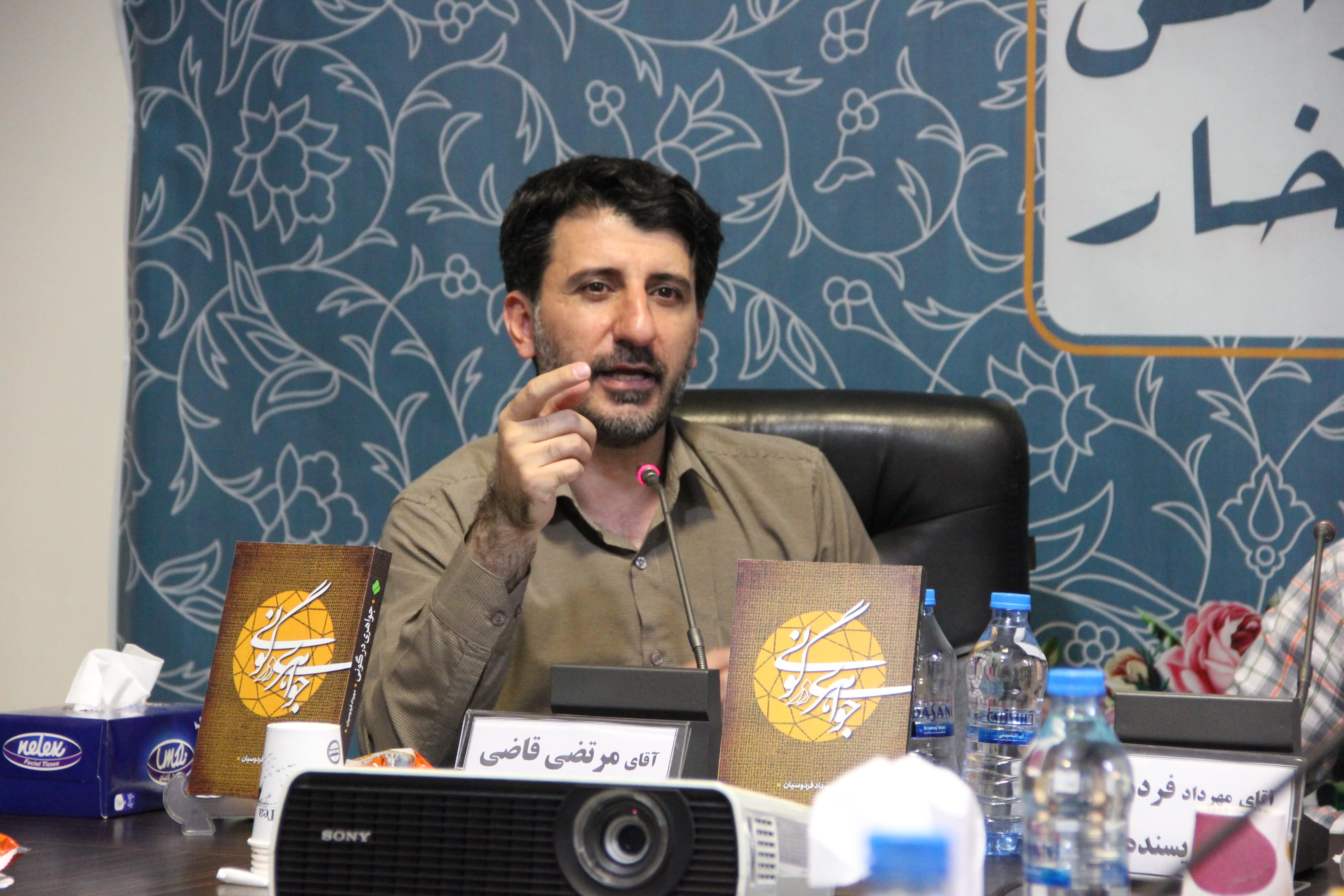 تصاویر| نشست نقد و بررسی کتاب جواهری در گونی15