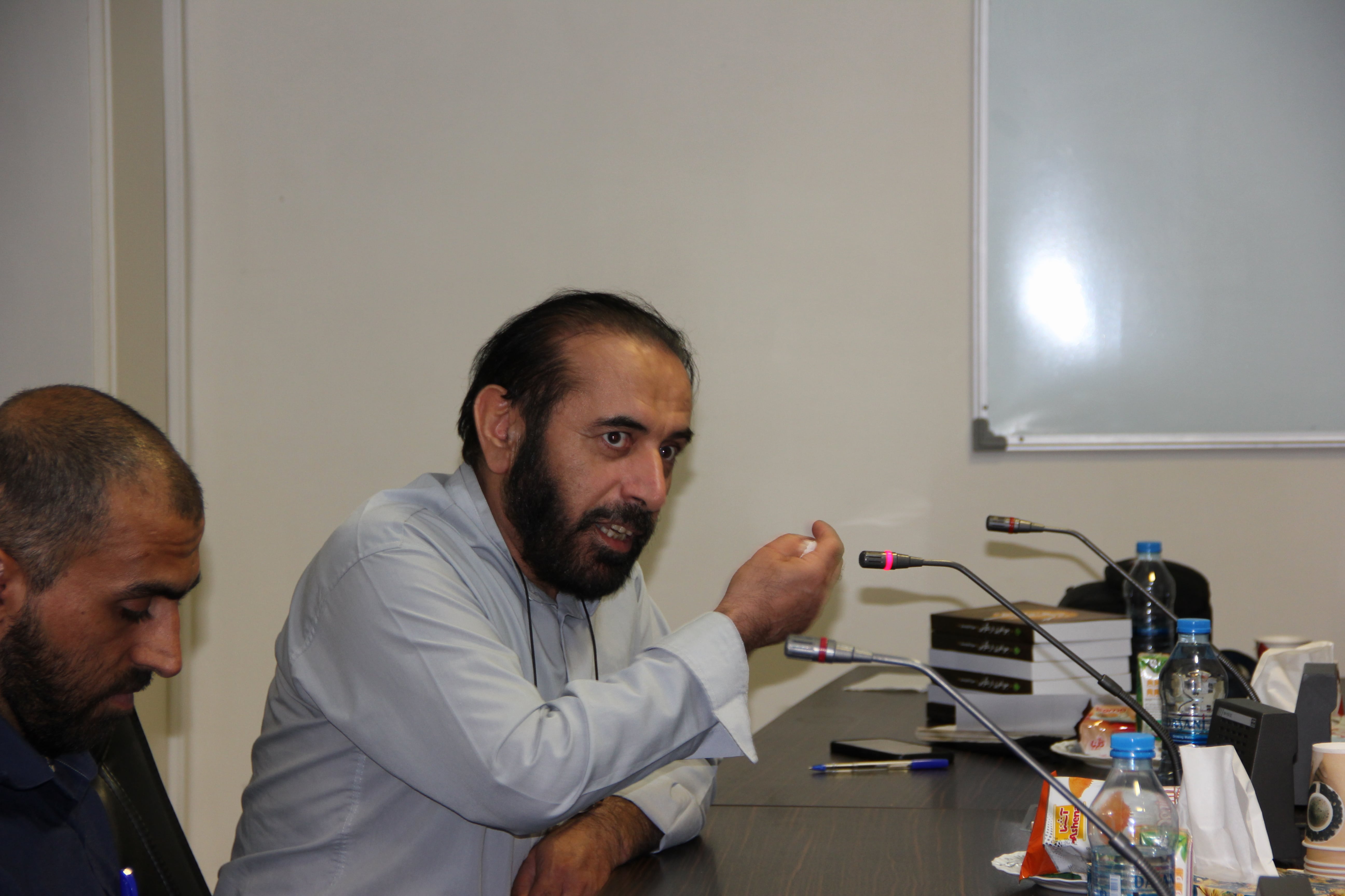 تصاویر| نشست نقد و بررسی کتاب جواهری در گونی17