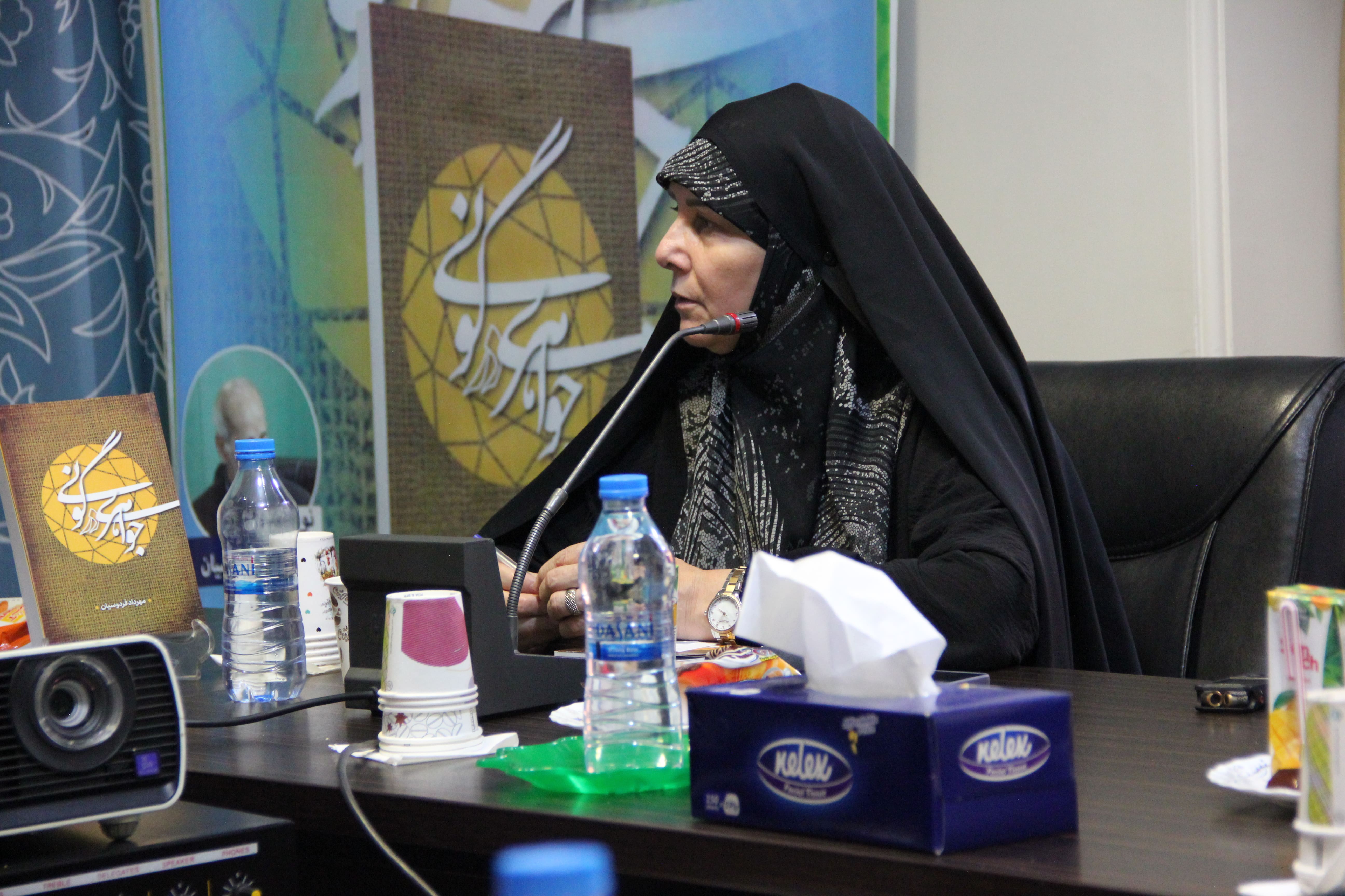 تصاویر| نشست نقد و بررسی کتاب جواهری در گونی20