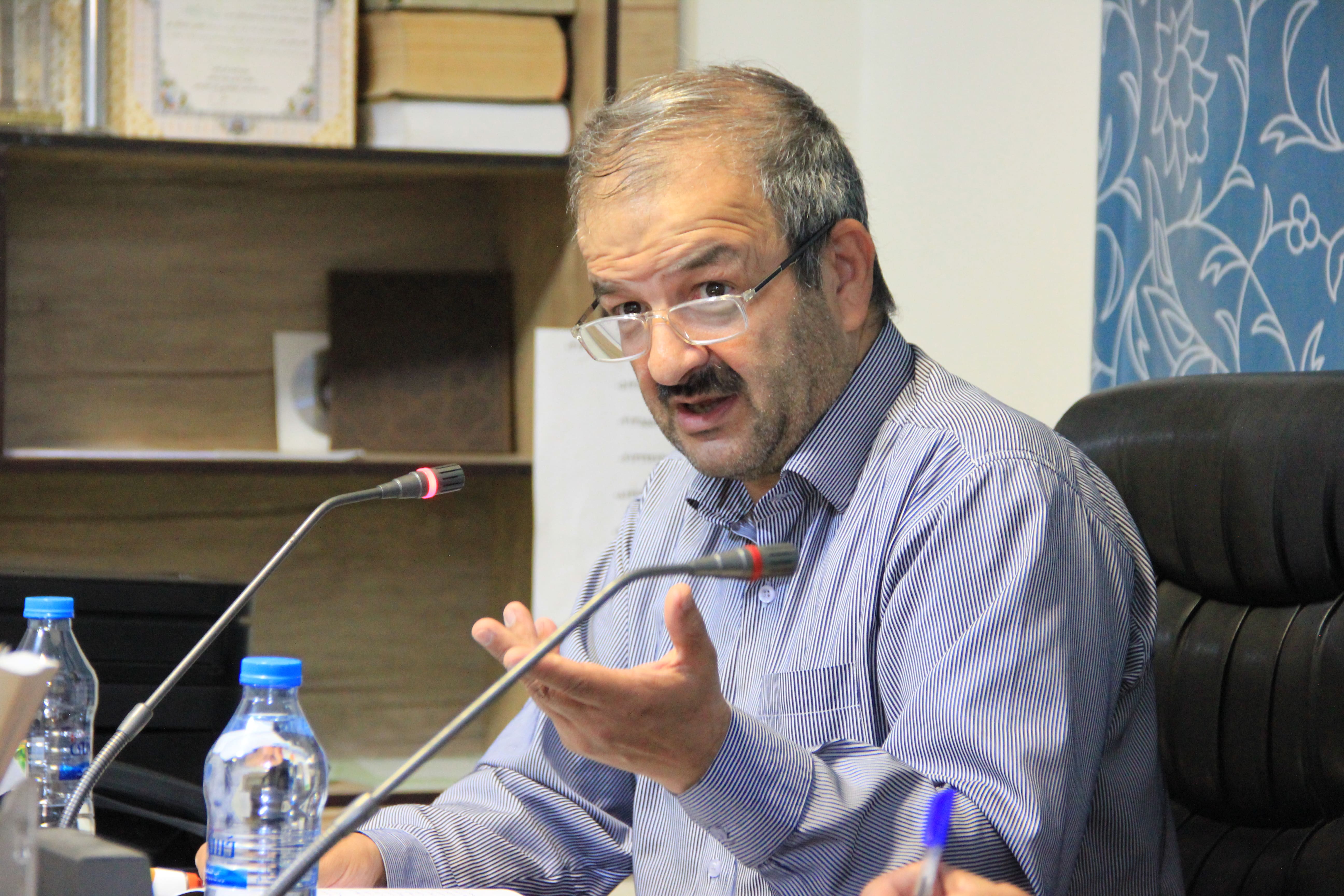 کتاب «حمله گرگ‌ها» نقد و بررسی شد03