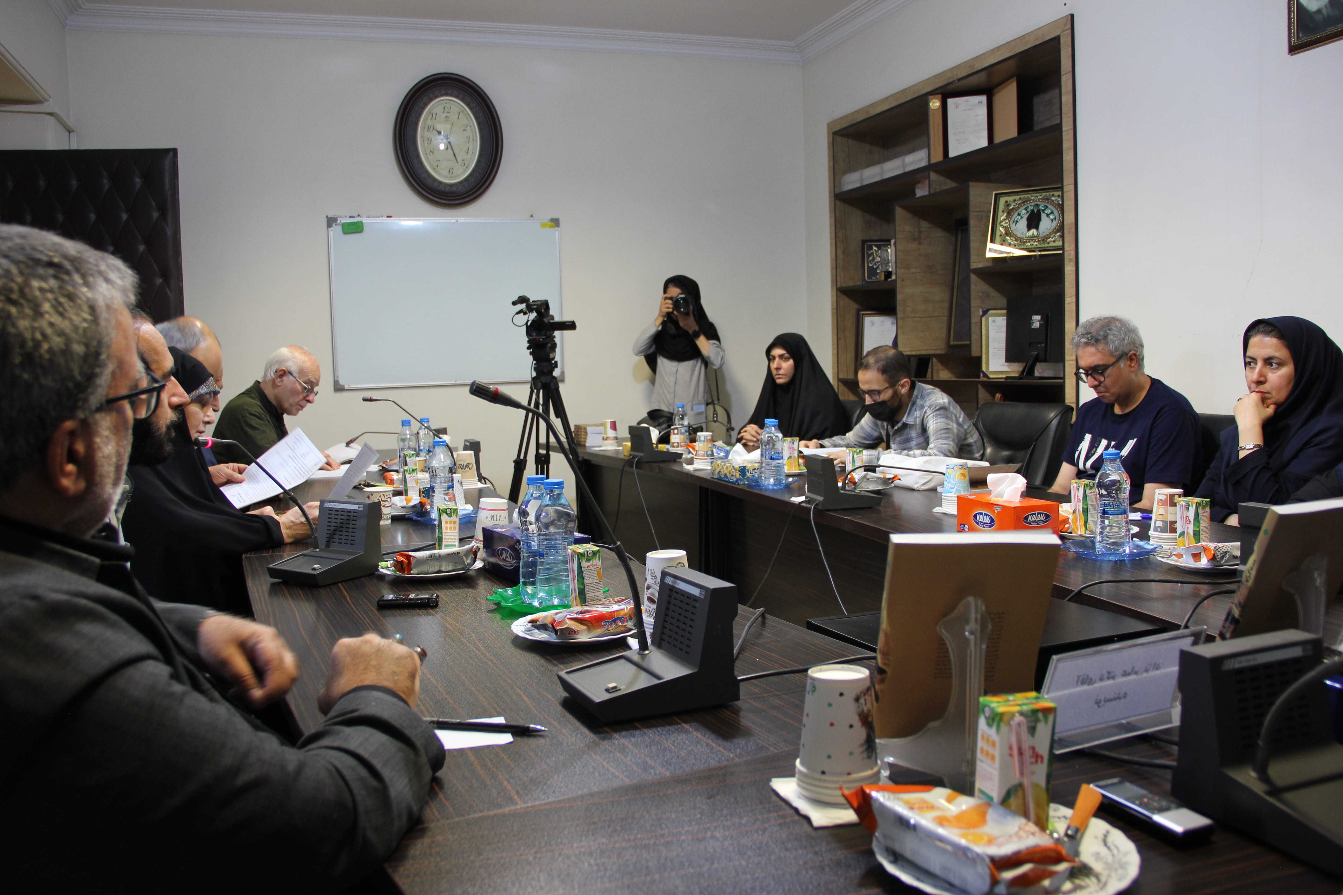 تصاویر| نشست نقد و بررسی کتاب حمله گرگ‌ها9