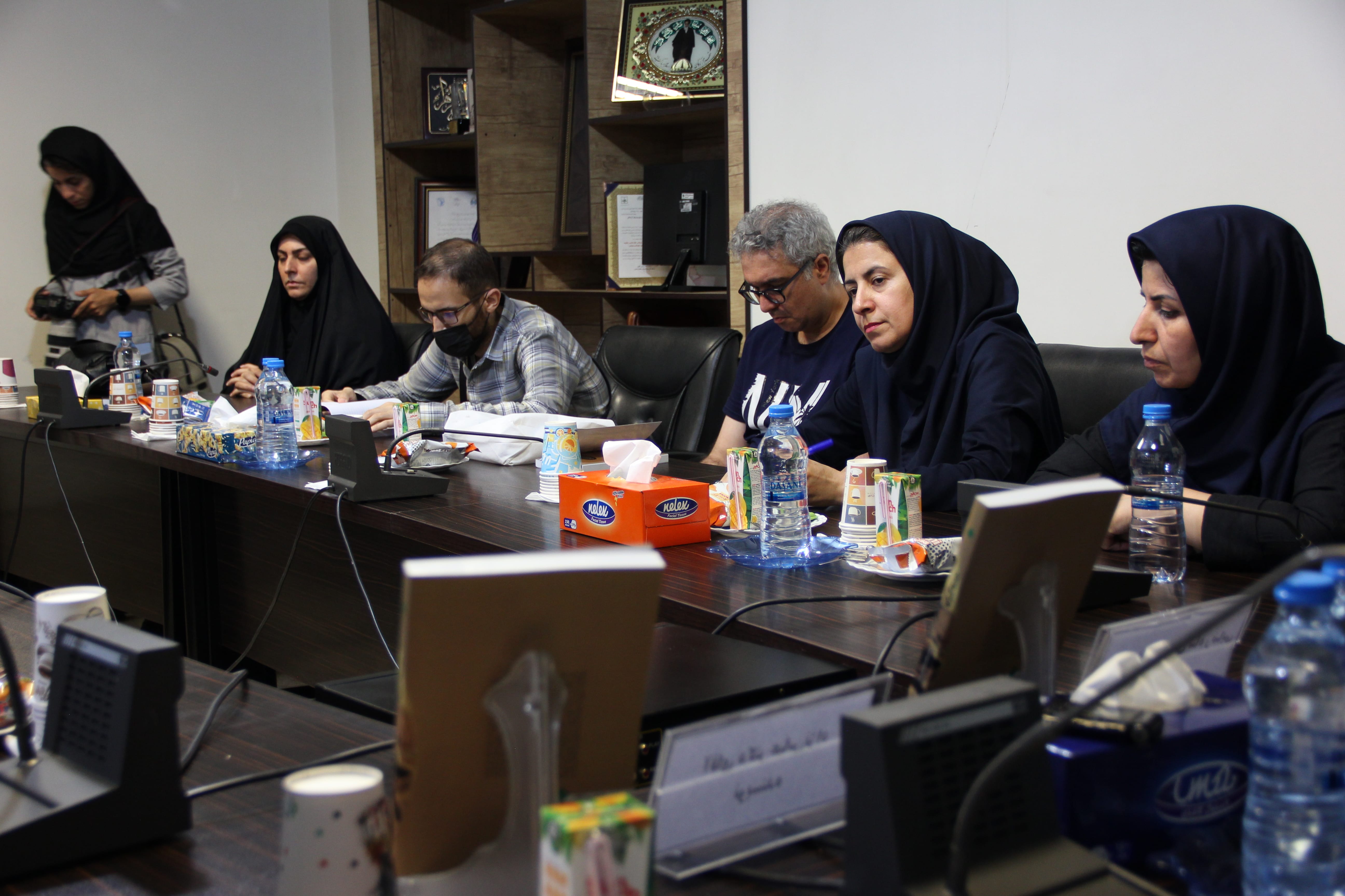 تصاویر| نشست نقد و بررسی کتاب حمله گرگ‌ها11