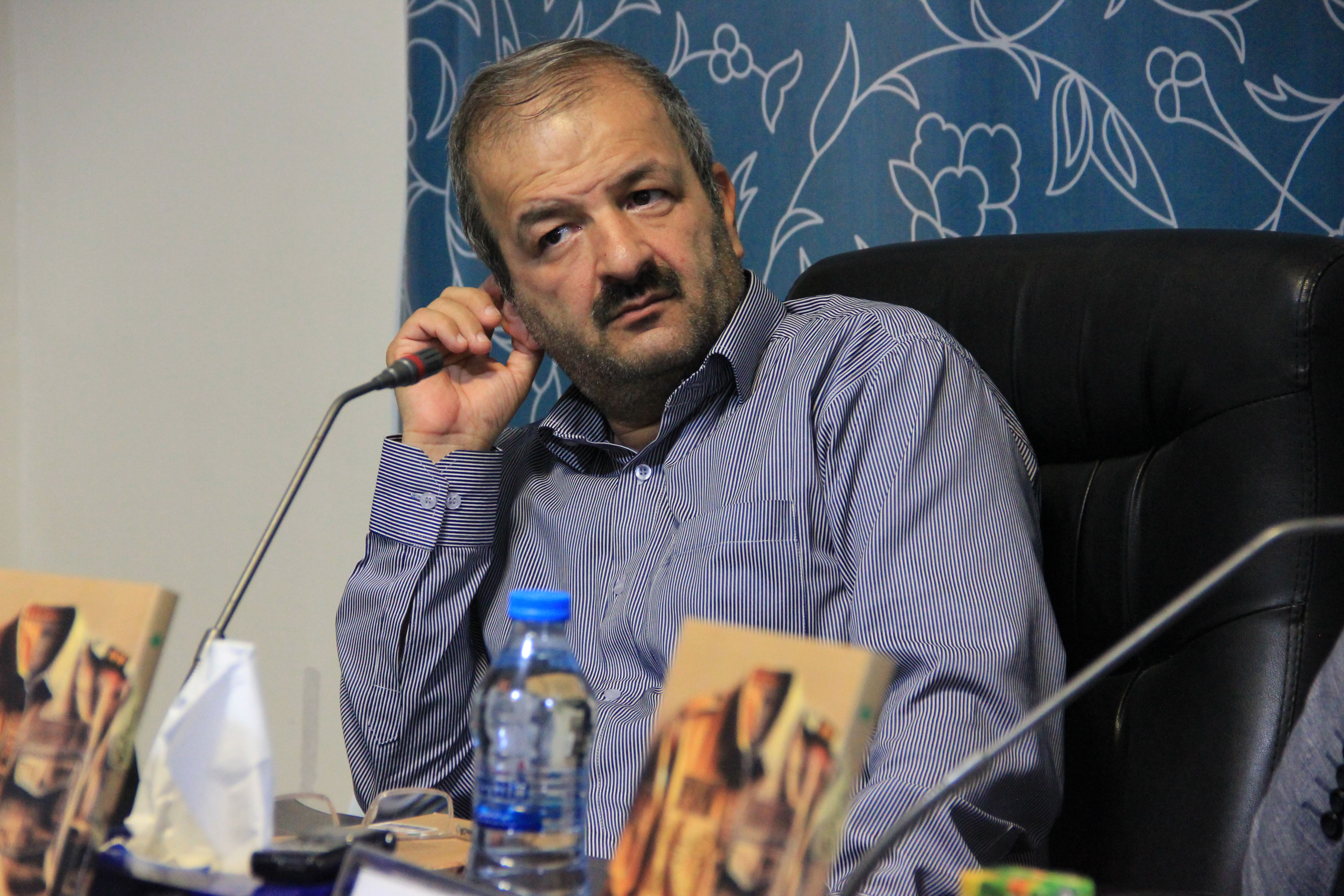 تصاویر| نشست نقد و بررسی کتاب حمله گرگ‌ها26