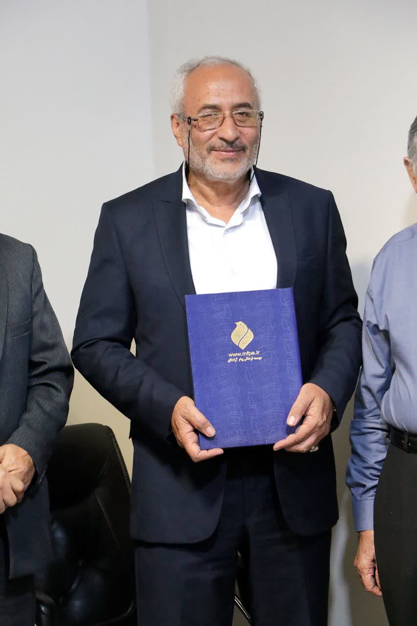 تجلیل از خدمات چندساله آقای «غلامرضا جوکار» در موسسه پیام آزادگان1