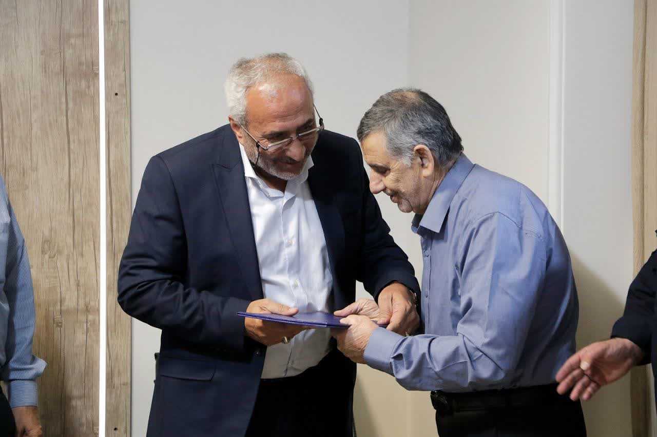 تجلیل از خدمات چندساله آقای «غلامرضا جوکار» در موسسه پیام آزادگان3