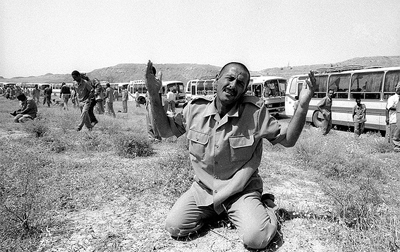 عکاسی از ورود آزادگان؛ زیباترین خاطرۀ یک عکاس برتر جنگ2