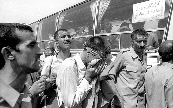 عکاسی از ورود آزادگان؛ زیباترین خاطرۀ یک عکاس برتر جنگ10