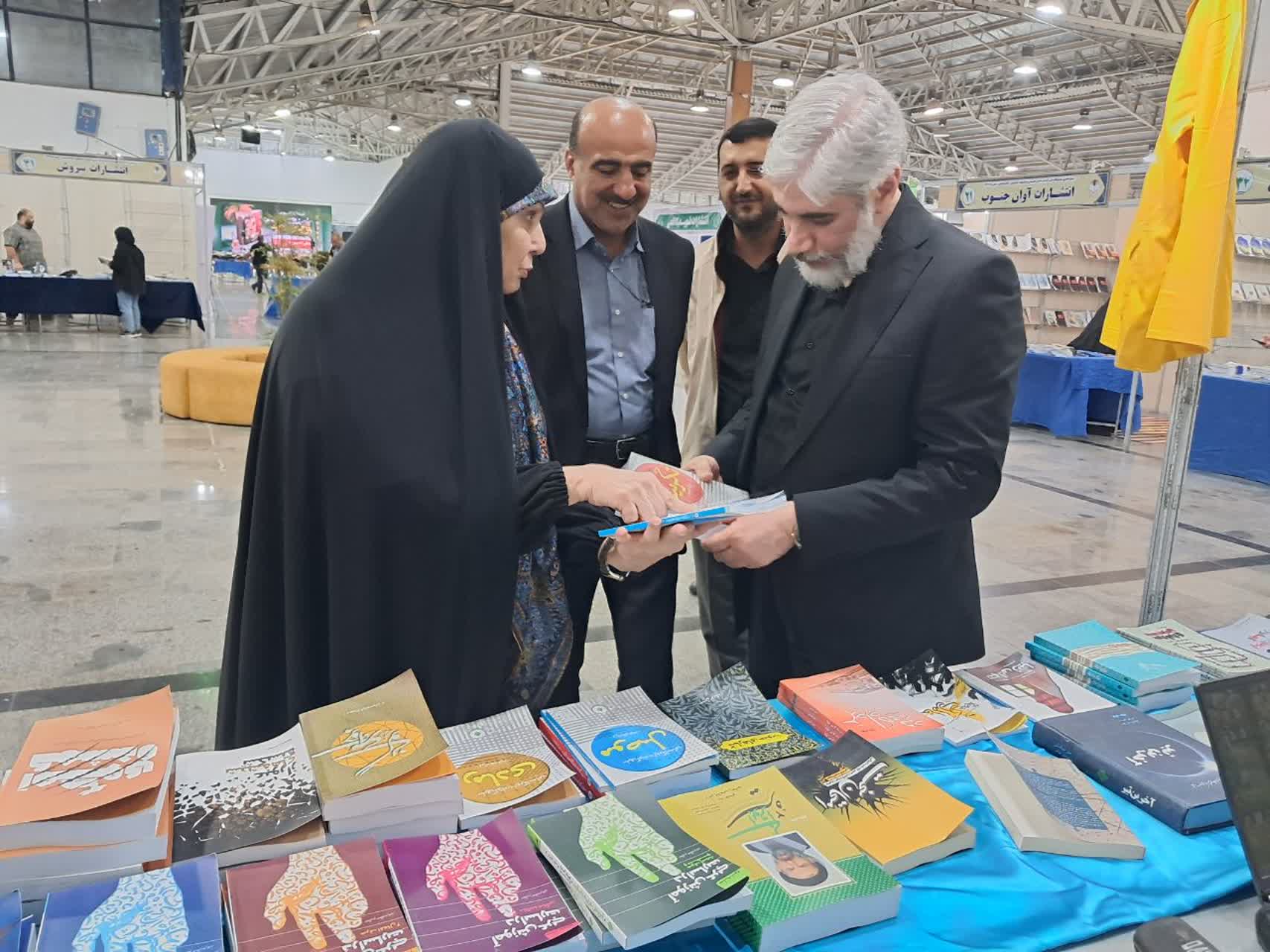 گزارش تصویری از سیزدهمین نمایشگاه کتاب ملی دفاع مقدس و مقاومت در قائمشهر1