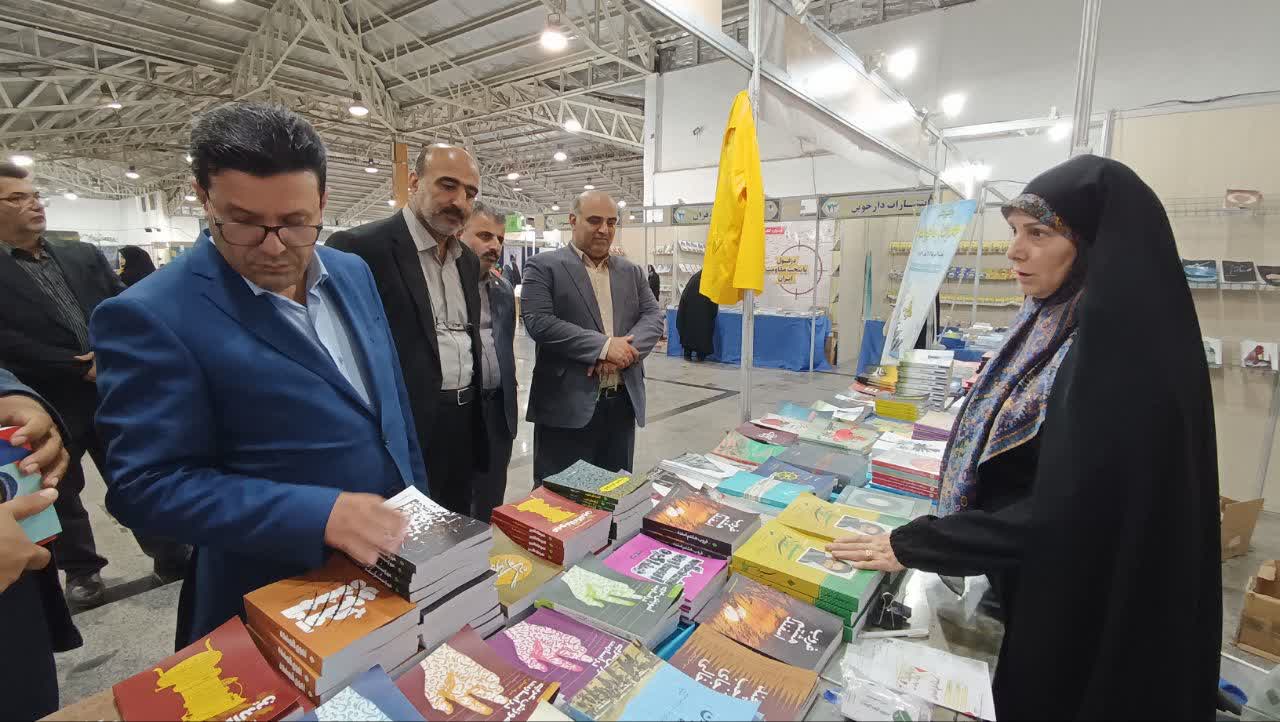 گزارش تصویری از سیزدهمین نمایشگاه کتاب ملی دفاع مقدس و مقاومت در قائمشهر2