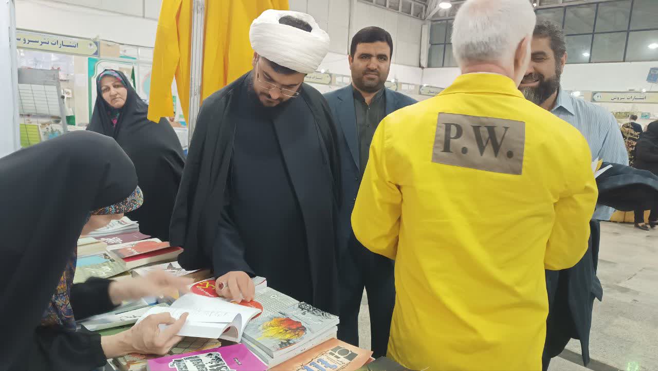 گزارش تصویری از سیزدهمین نمایشگاه کتاب ملی دفاع مقدس و مقاومت در قائمشهر3