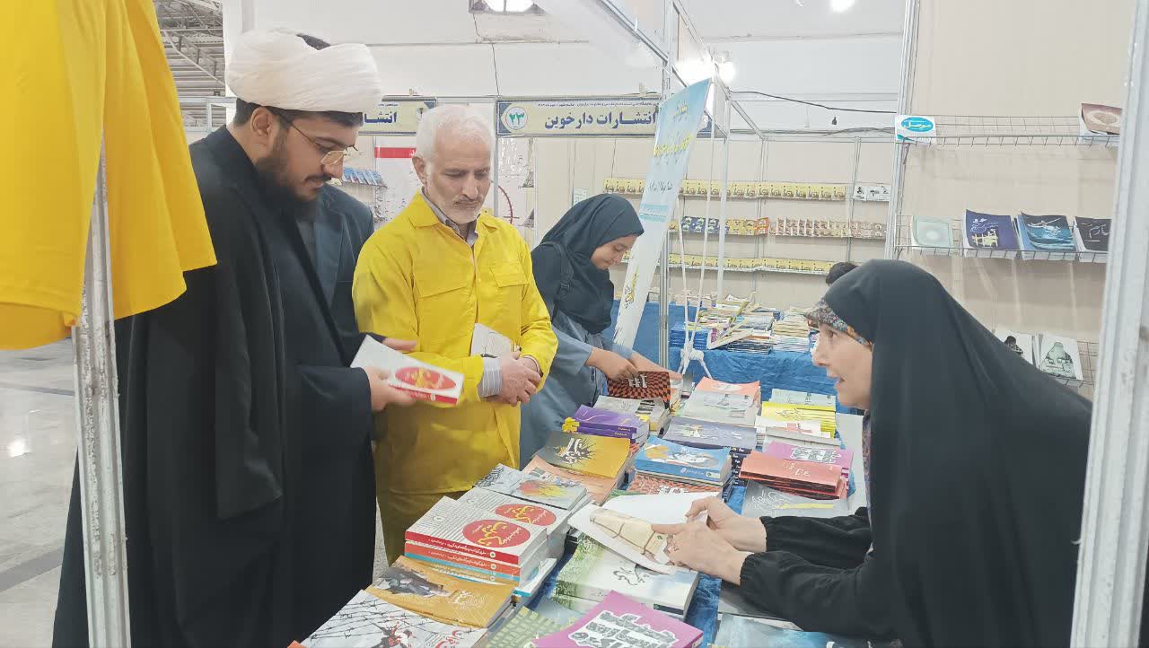 گزارش تصویری از سیزدهمین نمایشگاه کتاب ملی دفاع مقدس و مقاومت در قائمشهر4