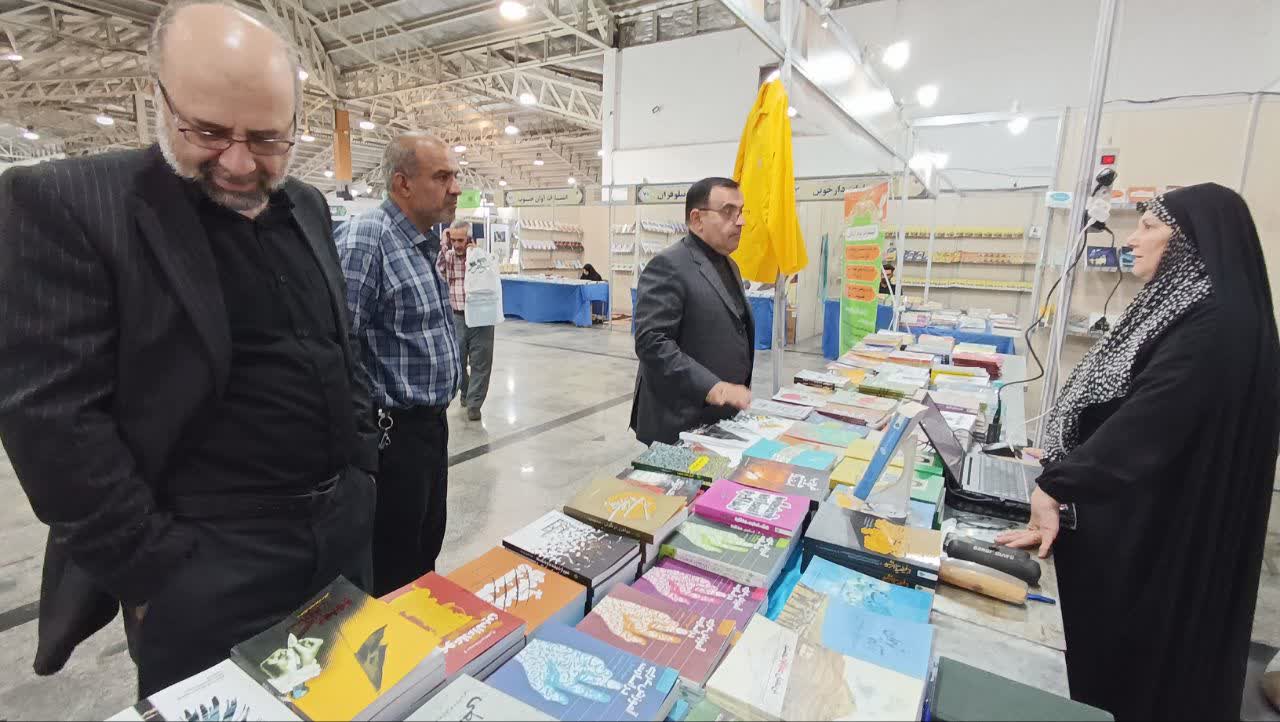 گزارش تصویری از سیزدهمین نمایشگاه کتاب ملی دفاع مقدس و مقاومت در قائمشهر5
