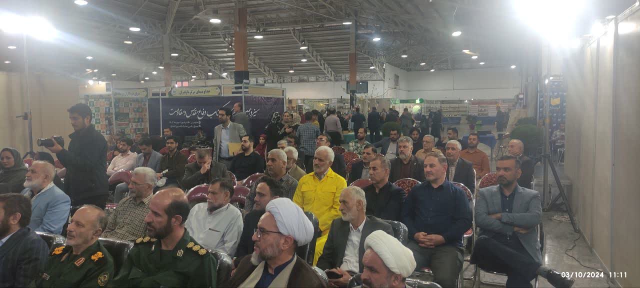 گزارش تصویری از سیزدهمین نمایشگاه کتاب ملی دفاع مقدس و مقاومت در قائمشهر7