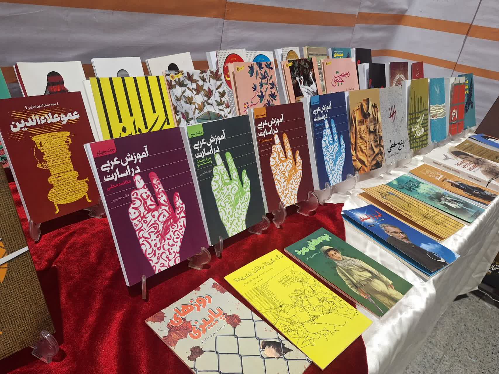 مقاومت در قاب کلمات؛ غرفه انتشارات آزادگان میزبان دوستداران ادبیات ایثار3