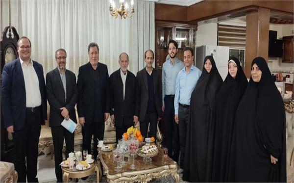 دیدار مدیرکل آموزش و پرورش و نماینده موسسه با همسر شهید آزاده