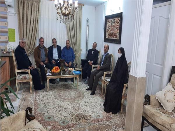 خمین| دیدار اعضای شورای مشورتی آزادگان با خانواده‌های آزادگان متوفی