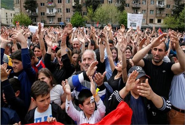 مخالفان دولت ارمنستان در برابر مقر دولت این کشور تجمع کردند