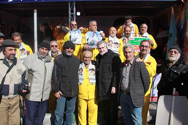 غرفه مؤسسه پیام آزادگان در مسیر راهپیمایی بیست‌ودوم بهمن‌ماه 1398