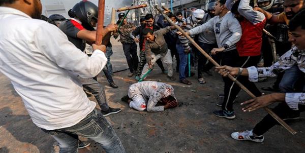 دانشجویان و طلاب در اعتراض به کشتار بی‌رحمانه مسلمانان در هند تجمع می‌کنند
