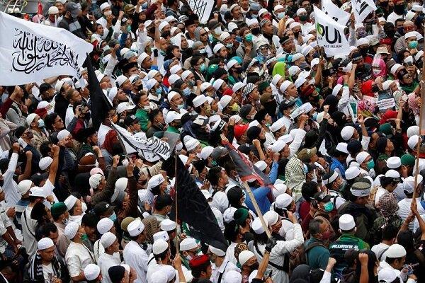 تجمع مردم اندونزی مقابل سفارت فرانسه در جاکارتا