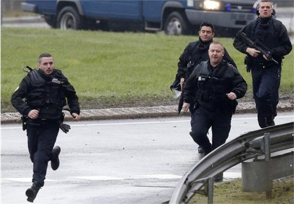 کشته شدن سه پلیس در فرانسه توسط یک مرد 48 ساله
