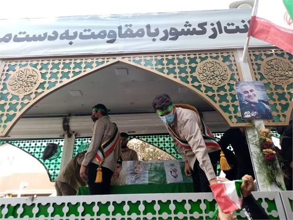 لحظه‌های وداع با شهید هشت ساله حرم شاهچراغ در دیار حاج قاسم سلیمانی