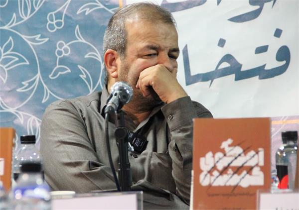 ادبیات اردوگاهی پس از جنگ تحول تربیتی-حماسی یافت