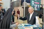 بازدید سرلشکر صفوی از غرفه انتشارات پیام آزادگان +فیلم