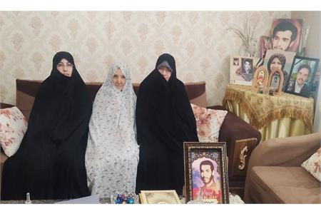 تجلیل کنگرۀ‌‍ شهدای غریب اسارت از مادر شهید غریب بهروز تبریزی زاده