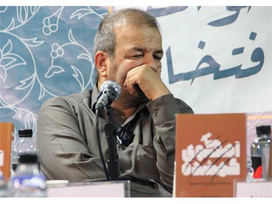 ادبیات اردوگاهی پس از جنگ تحول تربیتی-حماسی یافت