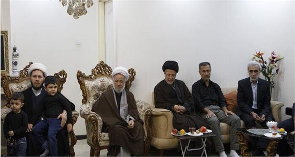 دیدار دبیر شورای عالی انقلاب فرهنگی با خانواده شهیدان اغتشاشات اخیر