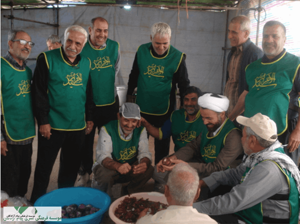 پذیرایی موکب سیدالاحرار آزادگان کرمانشاه از زوار اربعین حسینی +گزارش تصویری