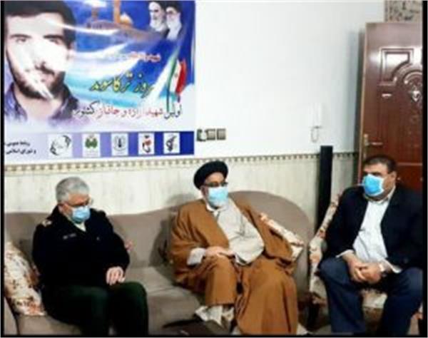 تهران| دیدار مسئولین شهرستان ورامین با خانواده آزاده شهید ترکاشوند