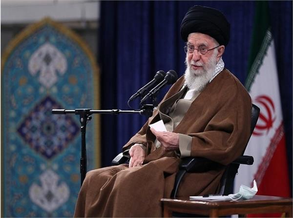 امام خامنه‌ای: حضور بسیج نشان می‌دهد انقلاب زنده است