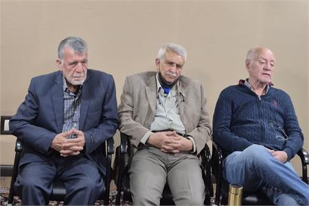 نشست خلبانان آزاده تکریت 5 در مؤسسه پیام آزادگان استان تهران برگزار شد