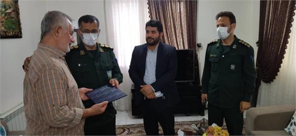بهشهر| دیدار رییس بنیاد شهید و فرمانده سپاه پاسداران از آزاده رضا علی بابانژاد