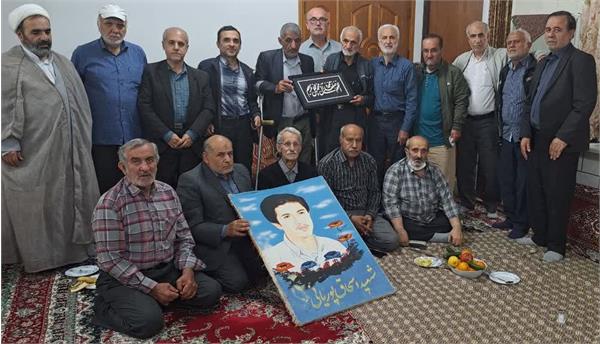 آزادگان و جانبازان بهشهری در کنار پدر شهید «اسحاق پوریانی»